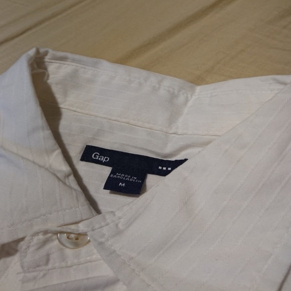 Medium half sleeve button up - Picture 2 of 3